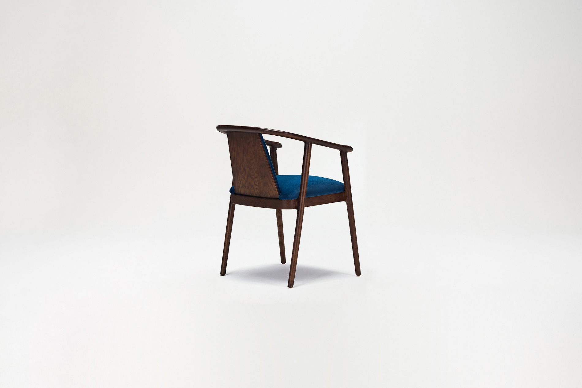 Aliah is a progressive and dynamic dining chair family, with and without arms.ALIAH ARMCHAIR