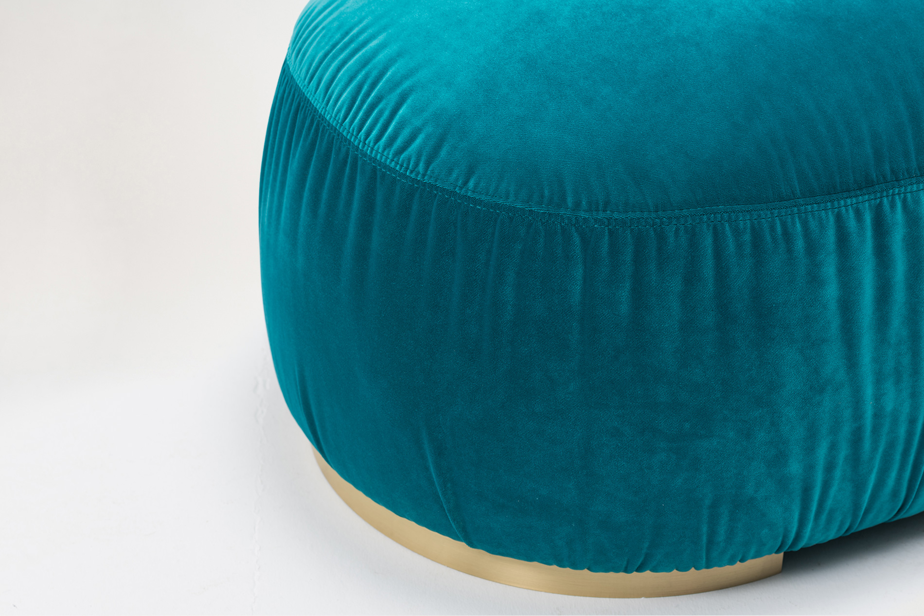 Sometimes it’s the recherche of a 4 leafed clover, a lucky charm.ARVIL POUF 6080