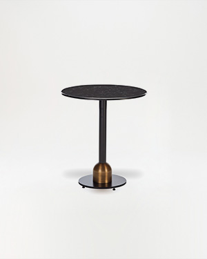 Tthe Aizona Table showcases a modern fusion of materials, blending durability with sleek aesthetics.AIZONA TABLE