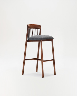 It's a testament to the art of relaxation with an unmistakable touch of Italian sophistication.CAROLINA BAR STOOL