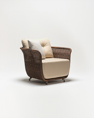 Unwind in luxury with the Spali Lounge.SPALI LOUNGE - SOFA