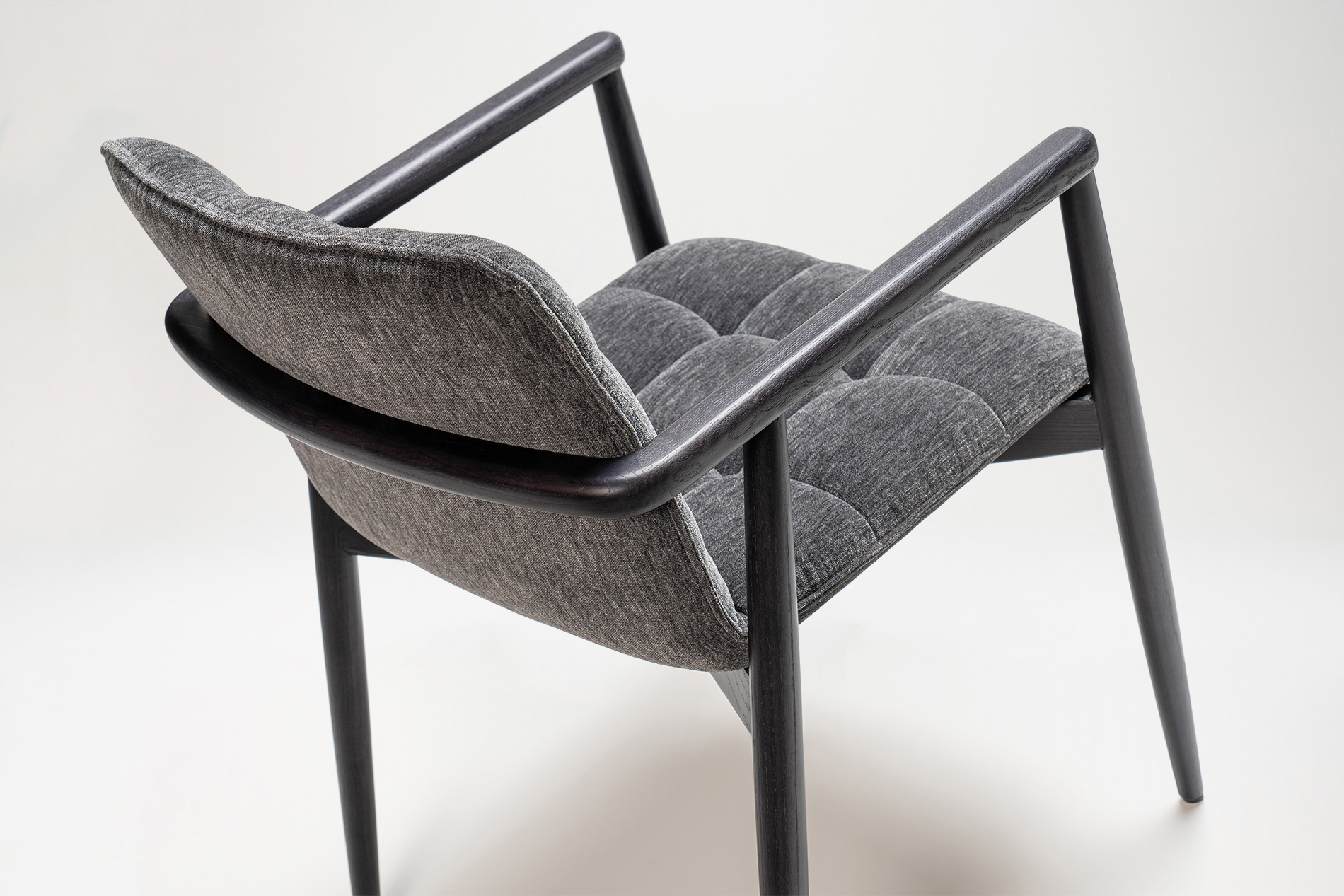 An embodiment of the Papell design philosophy, meticulously crafted with a selection of premium materials and textures that exude sophistication.SQUAREZ ARMCHAIR